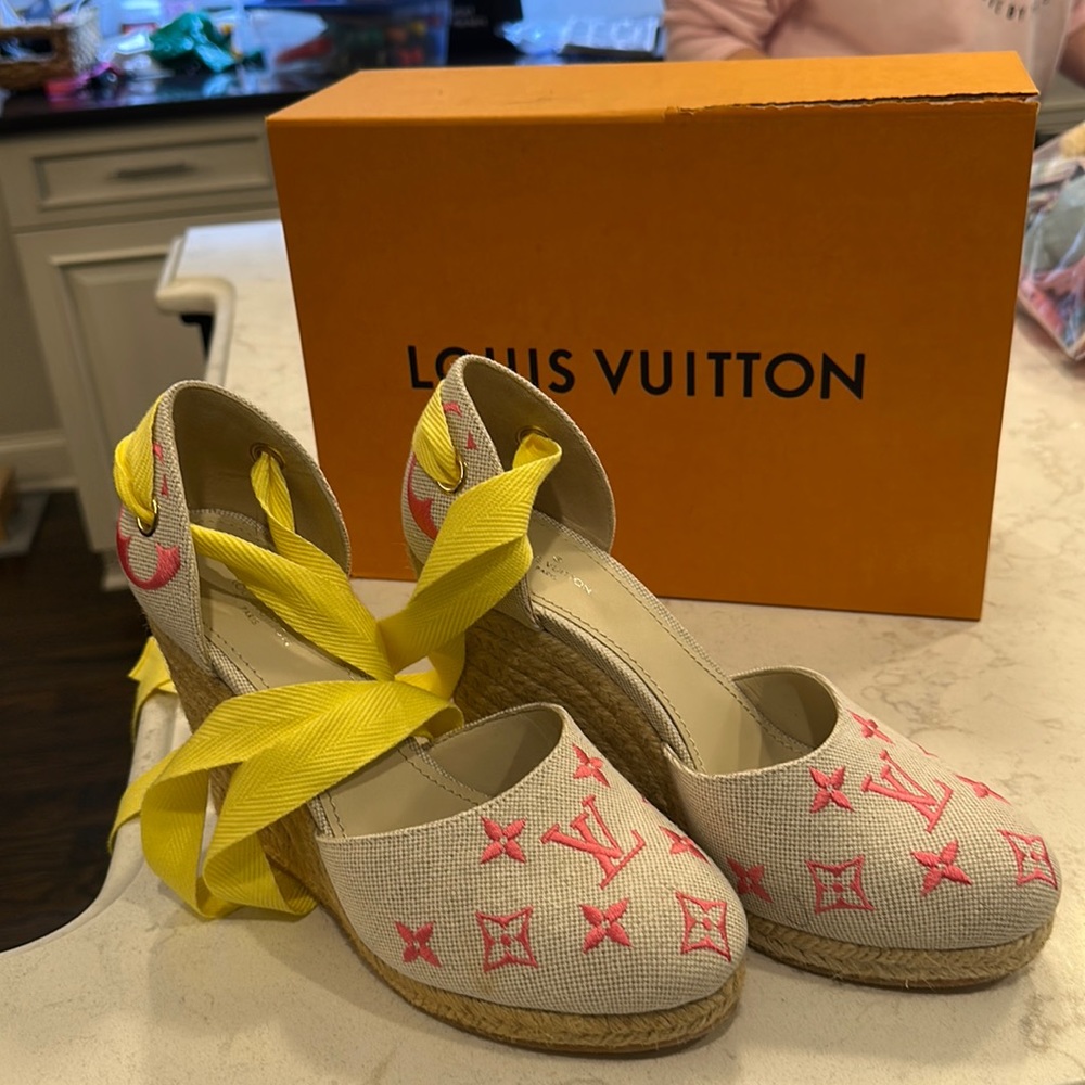Louis Vuitton size 8.5 (38.5)  shoe. wore them 1x. great condition. Almost new.